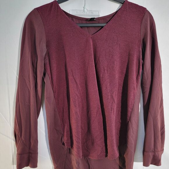 Ann Taylor Petite Red Shirt V Neck Long Sleeve Curved Hem Knit Women's Size XSP - Picture 7 of 9